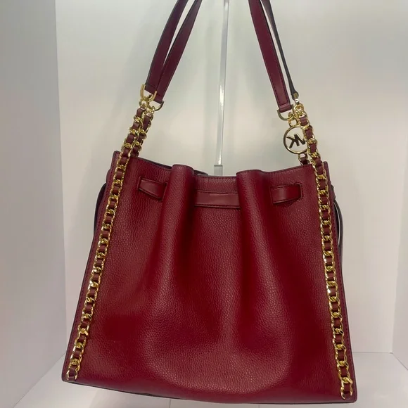 Michael Kors Mina Large Shoulder Bag with Gold Chain - Picture 3 of 10